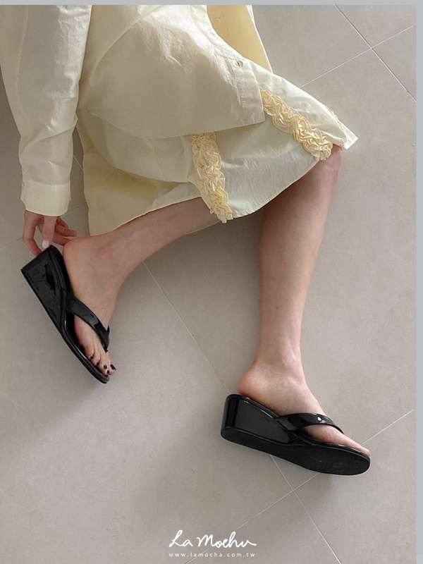 圓頭皮革夾腳楔型鞋(偏小半號/6cm)